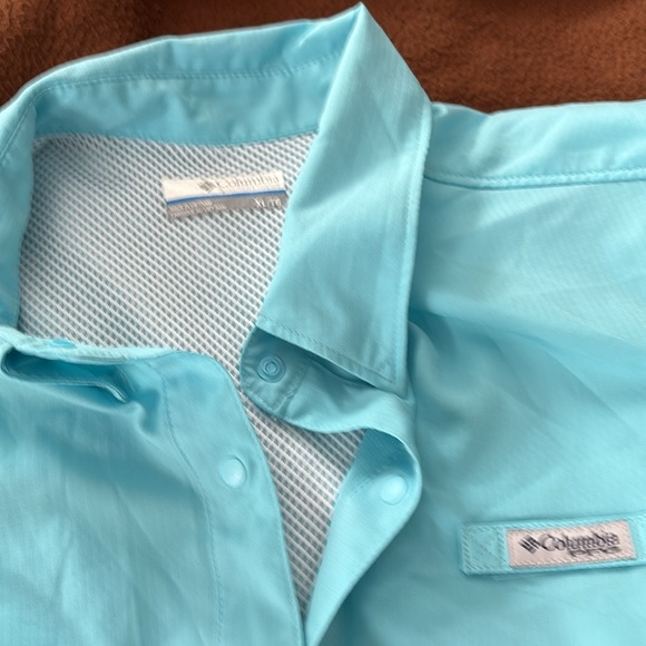 Columbia tamiami shirt. Dri fit material. Light turquoise. Size XL - Picture 2 of 5
